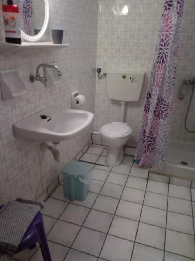 Agnes Rooms Kini Exteriör bild