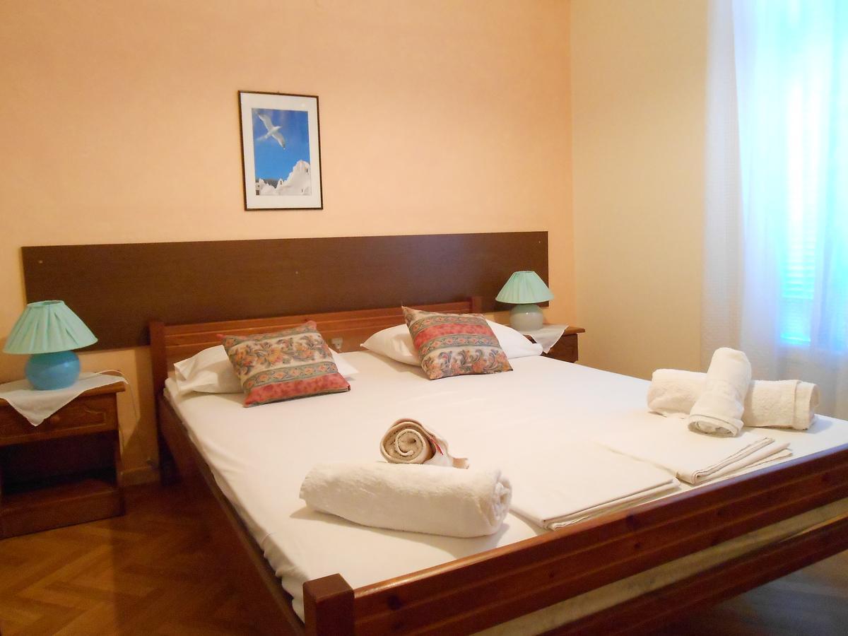 Agnes Rooms Kini Exteriör bild
